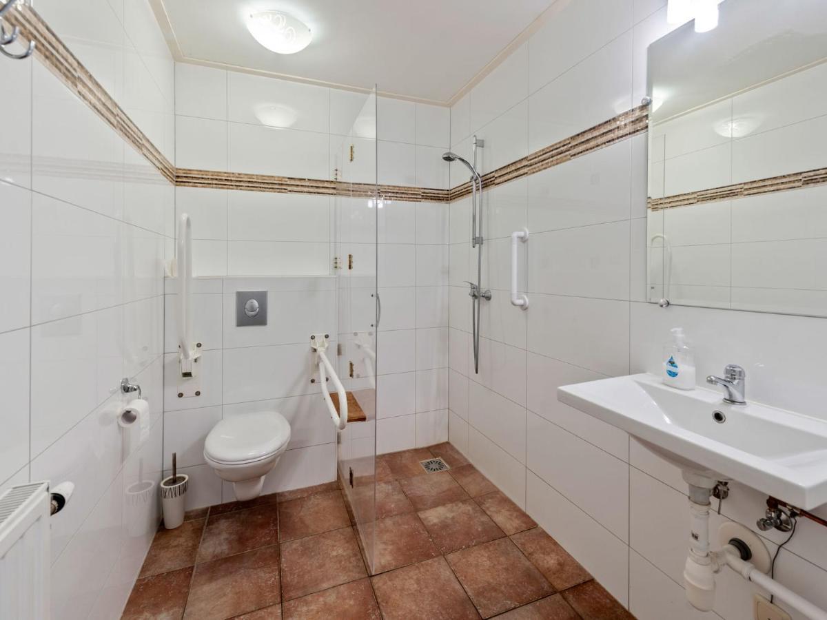 Enticing Holiday Home In Eastermar Near Burgumer Mar Lake Hoogzand Exterior photo